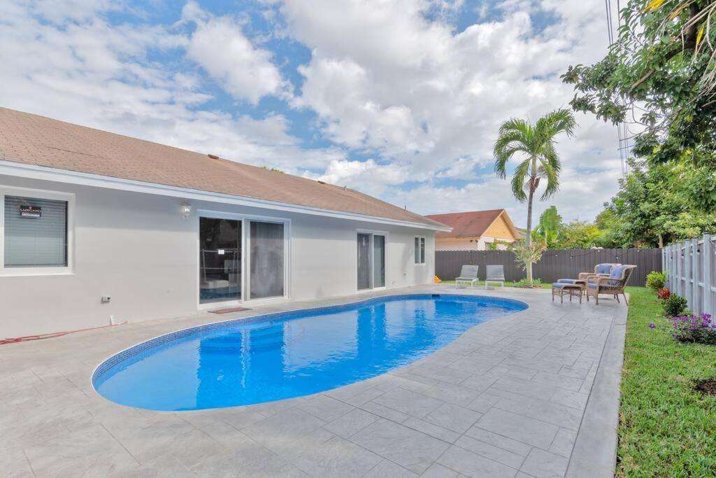 Spacious 4 Bedrooms, 2 Bathroom House With Pool Miramar Exterior foto