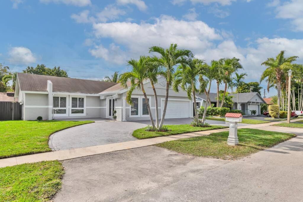 Spacious 4 Bedrooms, 2 Bathroom House With Pool Miramar Exterior foto