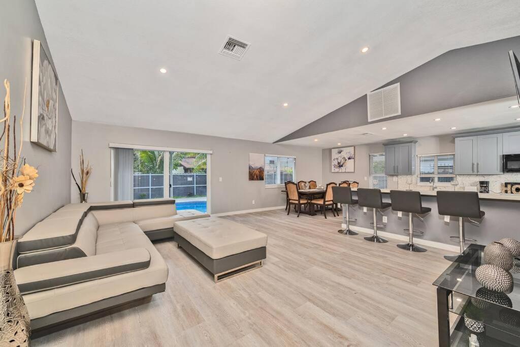Spacious 4 Bedrooms, 2 Bathroom House With Pool Miramar Exterior foto