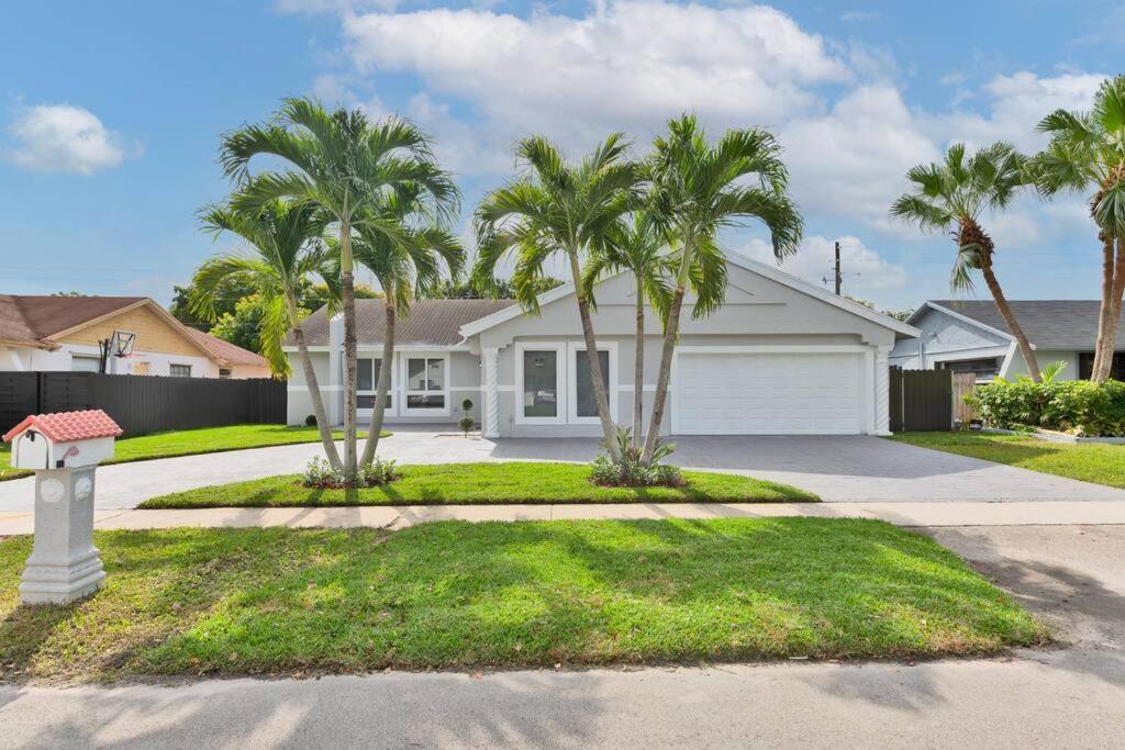 Spacious 4 Bedrooms, 2 Bathroom House With Pool Miramar Exterior foto